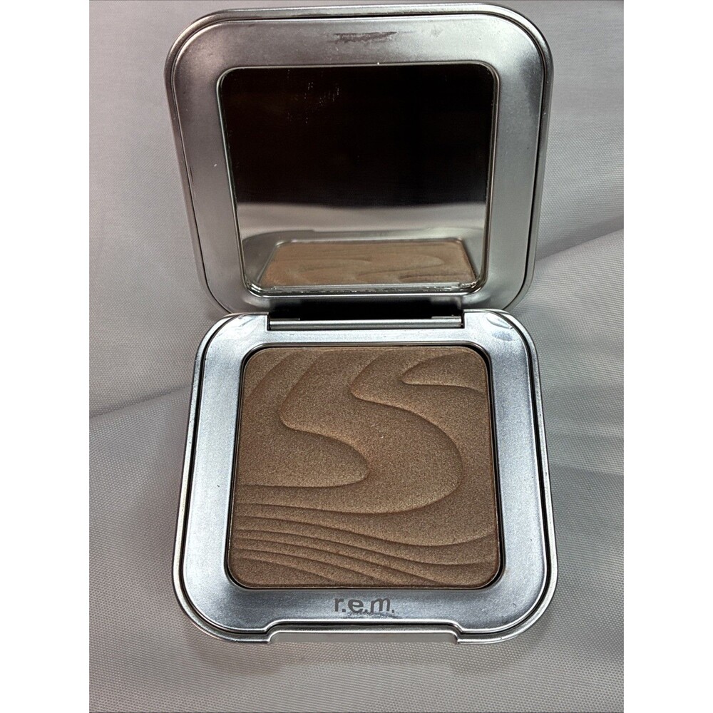 r.e.m. Highlighter Topper Top Coat Enlumineur 0.28 Oz Miss Mercury